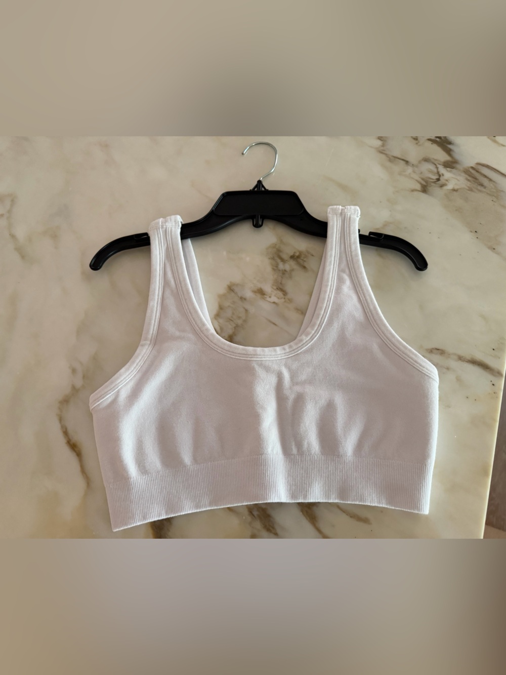 ALO yoga Seamless Scoop Neck Sports Bra - White - Picture 2 of 4